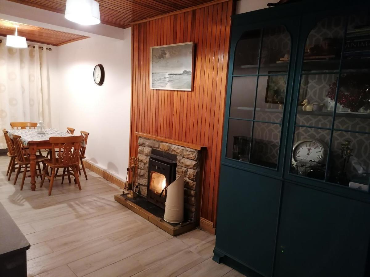 Ferguson'S Traditional Townhouse Dunkineely Kültér fotó
